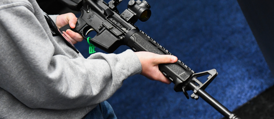 An attendee holds a Springfield Armory SAINT AR-15 style rifle displayed during the National Rifle Association (NRA) Annual Meeting at the George R. Brown Convention Center, in Houston, Texas on May 28, 2022. - America's powerful National Rifle Association kicked off a major convention in Houston Friday, days after the horrific massacre of children at a Texas elementary school, but a string of high-profile no-shows underscored deep unease at the timing of the gun lobby event. (Photo by Patrick T. FALLON / AFP)
