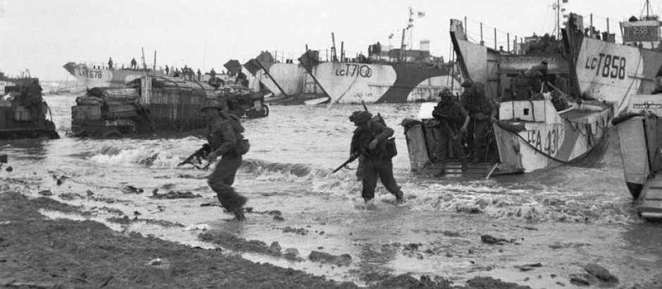 Las tropas británicas desembarcan en el sector Jig Green, Gold Beach