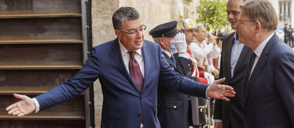El presidente de las Cortes valencianas, Enric Morera, recibe al presidente de la Generalitat, Ximo Puig