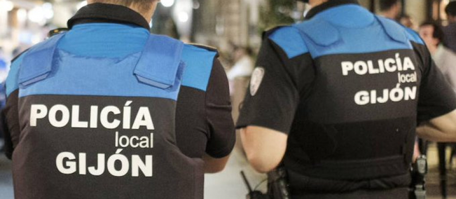 Agentes de servicio de la Policía Municipal de Gijón