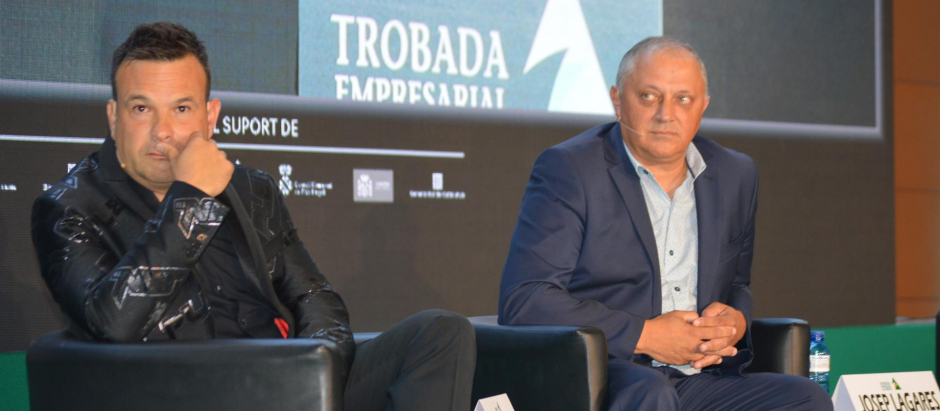 José Elías, principal accionista de Ezentis, en un acto con otro empresario.