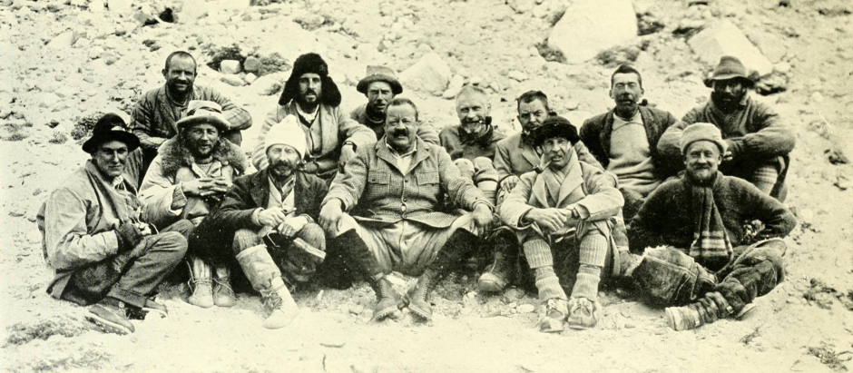 Los miembros de la expedición en el campamento base