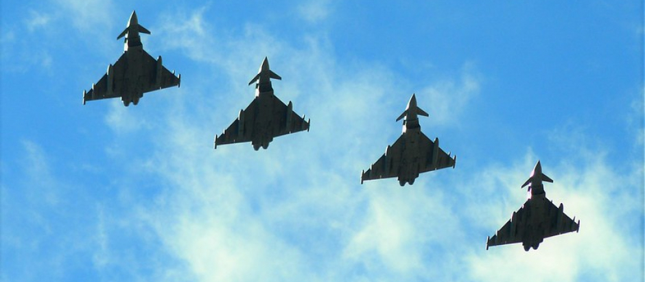 Cuatro Eurofighter españoles vuelan en formación