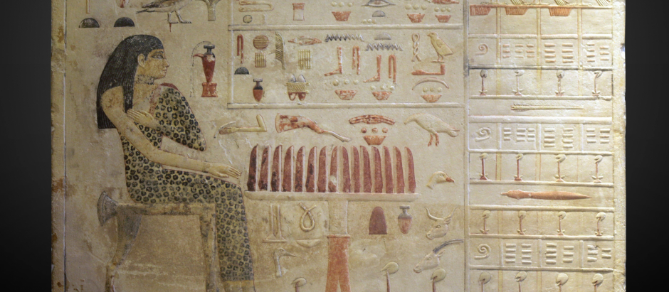 Estela de losa de la princesa del Reino Antiguo Neferetiabet (fechada entre 2590 y 2565 a. C.) de su tumba en Giza, pintura sobre piedra caliza, ahora en el Louvre