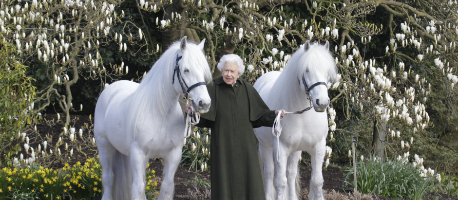 handout Queen Elizabeth II's 96th Birthday, Windsor, UK - 20 Apr 2022
caballos