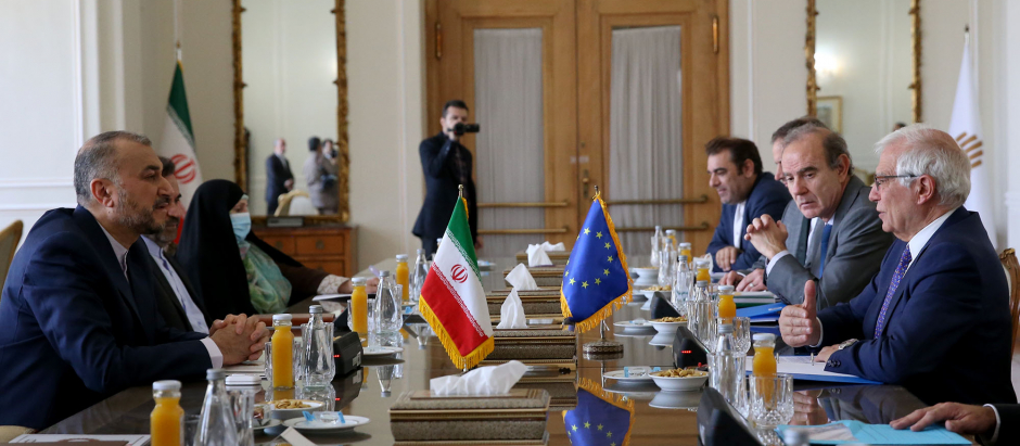 Josep Borrell en visita en Teherán para tratar el programa nuclear iraní