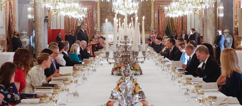 La primera cena de los jefes de Estado y de Gobierno representantes de las delegaciones de la OTAN tuvo lugar el pasado martes, en el Palacio Real de Madrid, con los Reyes de España como anfitriones
