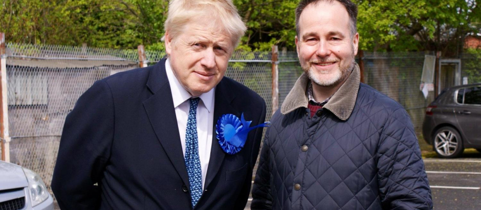 El diputado Chris Pincher, junto al primer ministro Boris Johnson