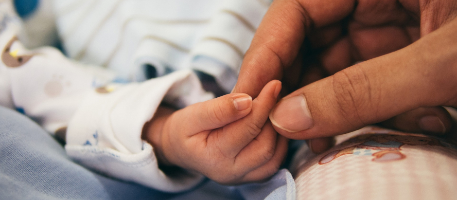 Cinco días después de dar a luz, la madre vendió a su bebé a una pareja