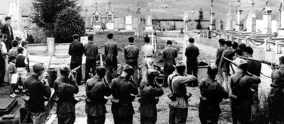 Milicianos republicanos fusilando presos nacionales (Guerra Civil 1936-39)