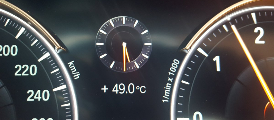 49 grados a la sombra: descubre por qué la temperatura que marca tu coche  no es real