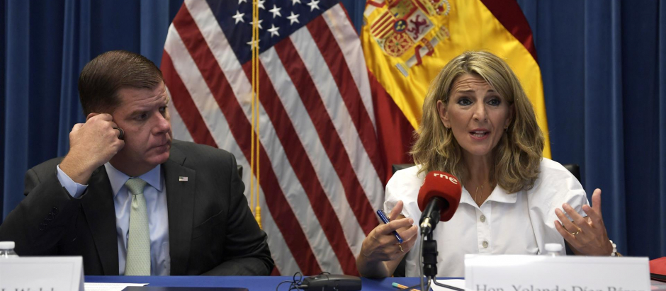 La vicepresidenta segunda del Gobierno español y ministra de Trabajo, Yolanda Díaz, y el secretario de Trabajo estadounidense, Martin Walsh
