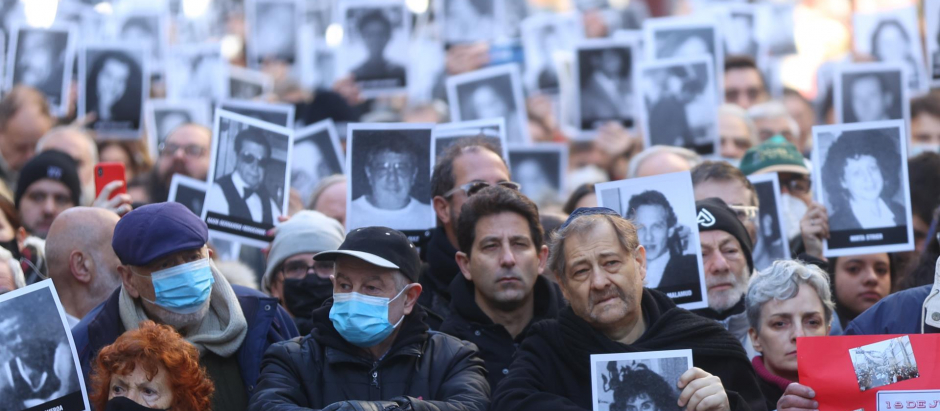 Manifestación en el 28 aniversario del atentado a las sedes de la AMIA y la DAIA
