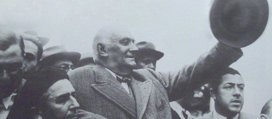 Marcelo Torcuato de Alvear realizando una campaña para promoverse hacia la presidencia en 1938