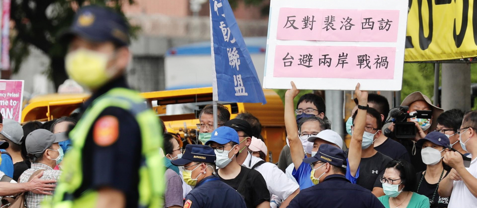 Manifestantes protestando por la visita a Taiwán de Nancy Pelosi, portavoz de la Cámara de Representantes de Estados Unidos.