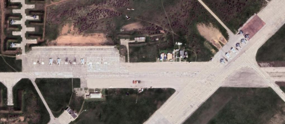 Aviones de combate en base aérea de Saki, donde se produjeron las explosiones