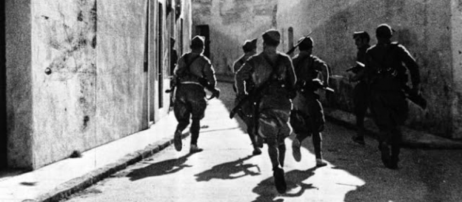La legión entrando en Badajoz el 14 de agosto de 1936