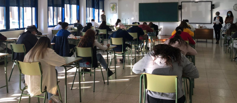 Alumnos durante una clase en un instituto de Extremadura