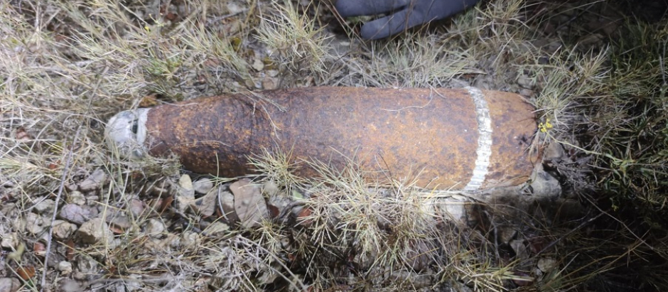 El artefacto explosivo encontrado mientras trabajaban en las labores de extinción del incendio de Bejís (Castellón)