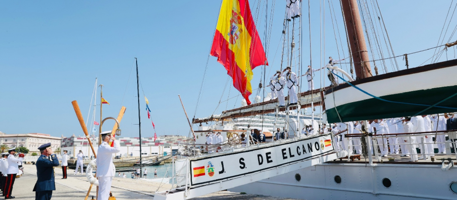 El Rey visita el buque escuela Juan Sebastián Elcano