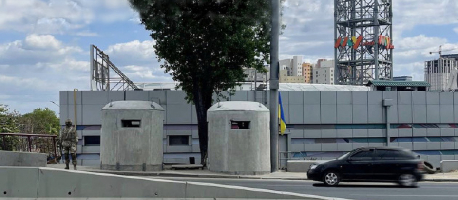 Las nuevas paradas de buses de Járkov son diseñadas como refugios antiaéreos