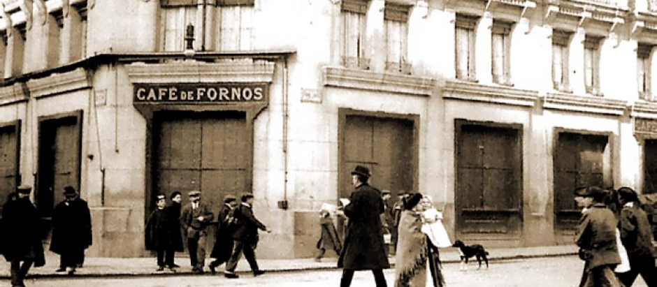 El antiguo café de Fornos en una fotografía del año 1908