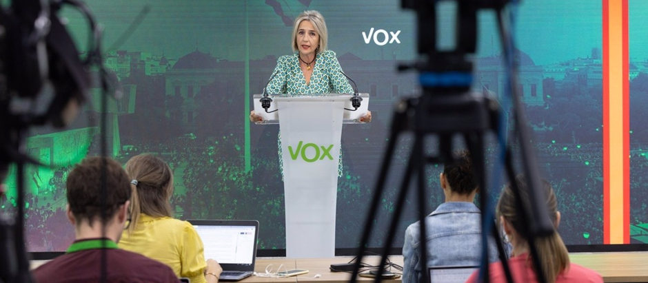 La portavoz adjunta de Vox en el Congreso, Inés Cañizares, en rueda de prensa en la sede del partido