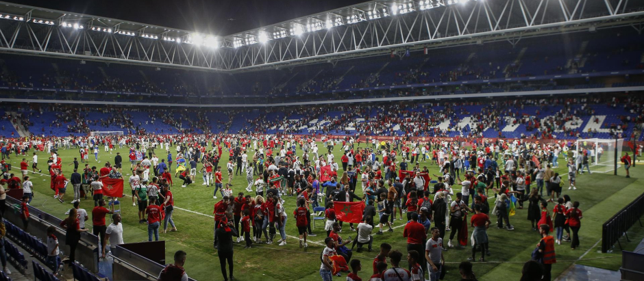 Invasión de campo por parte de aficionados marroquíes en el estadio del Espanyol