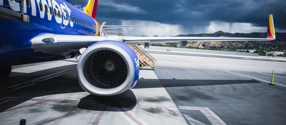 Descarbonizar la aviación supondrá gravar a los viajeros habituales