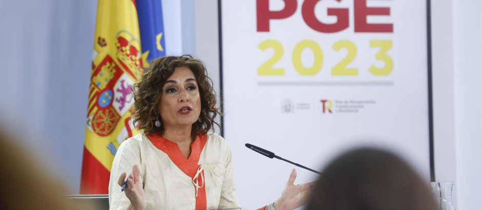 La ministra de Hacienda, María Jesús Montero, durante la rueda de prensa tras el Consejo de Ministros celebrado este martes en La Moncloa