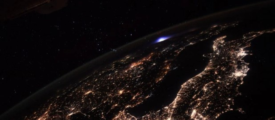 Resplandor azul visto desde la ISS
