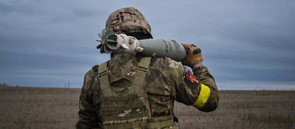 Soldado ucraniano artillería