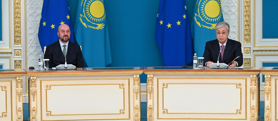 Presidente de Kazajistán, Kassym-Jomart Tokayev, y el presidente del Consejo Europeo, Charles Michae