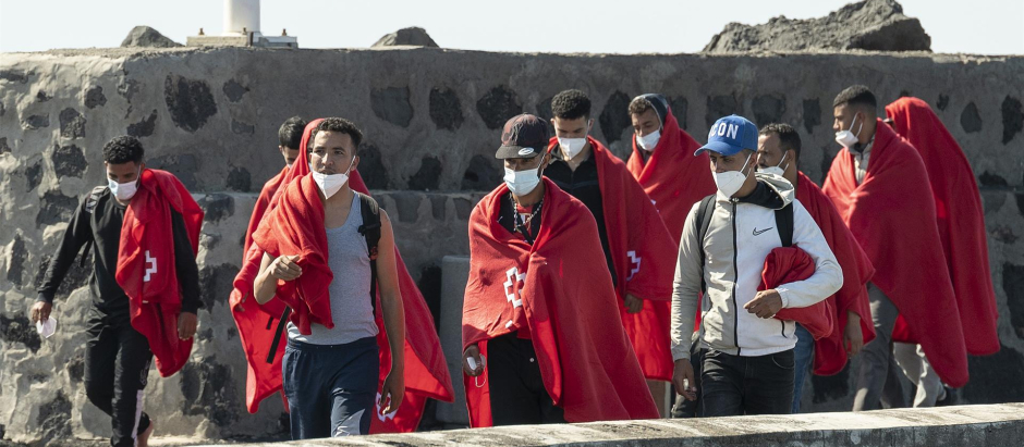 En apenas 24 horaas han sido escatadas dos pateras con 91 inmigrantes en aguas de Lanzarote