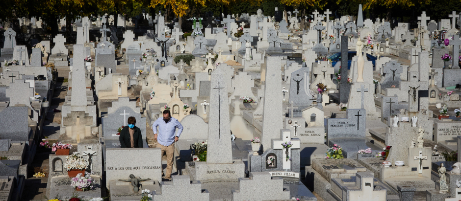 Día de Todos los Santos de 2020 en el cementerio de La Almudena (Madrid)