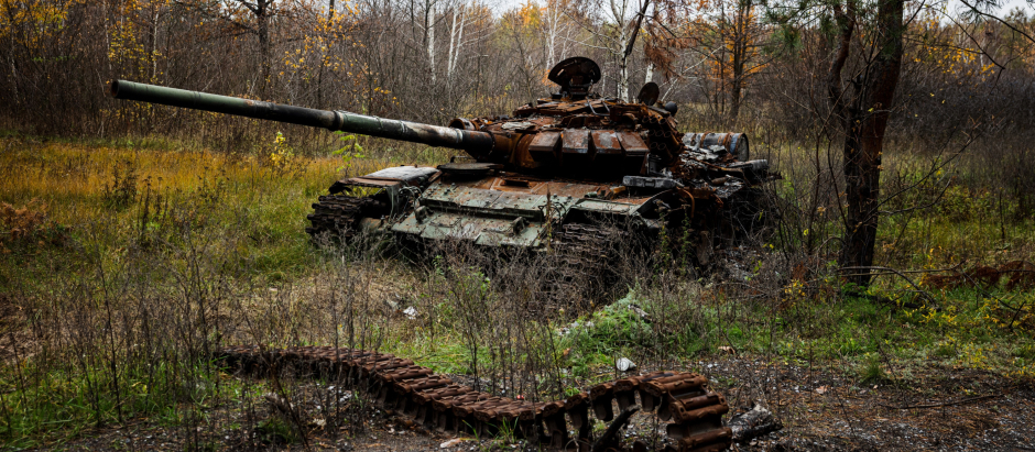 Un tanque ruso destruido en el este de Ucrania