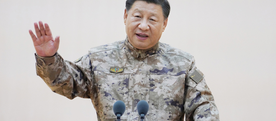 Xi Jinping con uniforme militar
