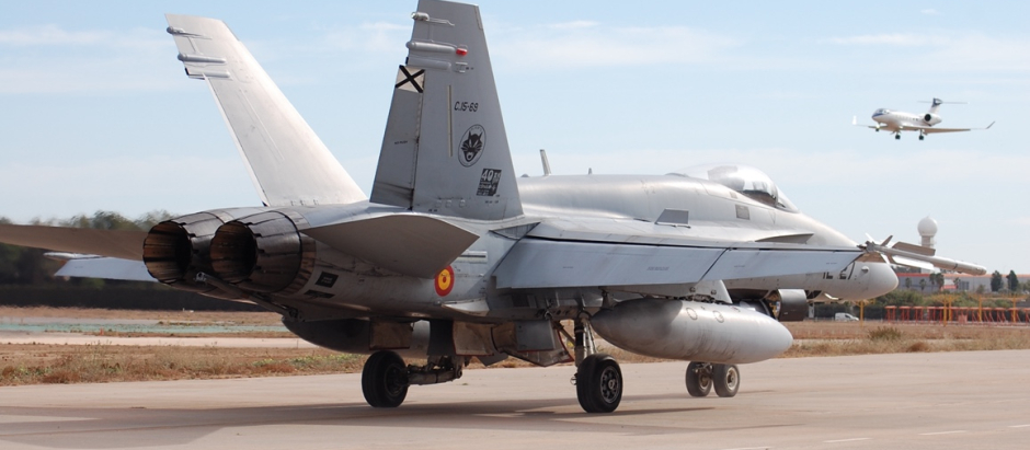 La Base Aérea de Málaga se ha volcado en la activación del ejercicio Eagle Eye 22-03, proporcionando apoyo logístico y seguridad al despliegue de 6 aviones F-18 (C.15M) del Ala 12 (Base Aérea de Torrejón), encargados de llevar a cabo la defensa aeroespacial desde el aire.