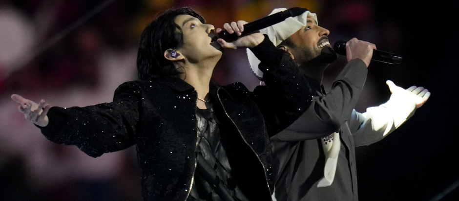 El cantante Jung Kook, del grupo surcoreano BTS, durante la gala inaugural del Mundial de Qatar