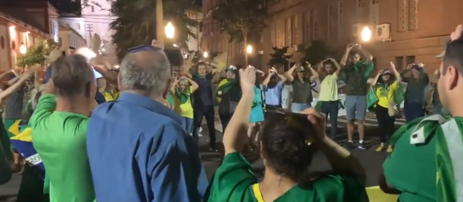 Seguidores de Bolsonaro piden ayuda extraterrestre para "salvar Brasil" de Lula