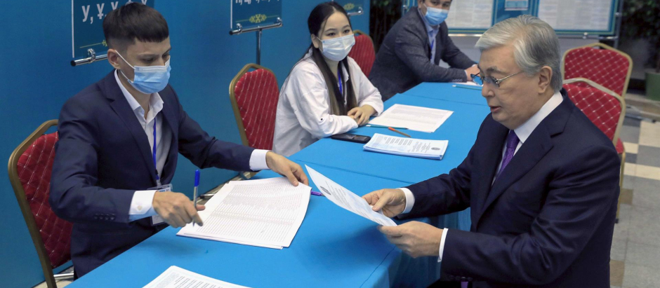 Kasym-Jomart Tokáyev, logra la reelección en Kazajistán