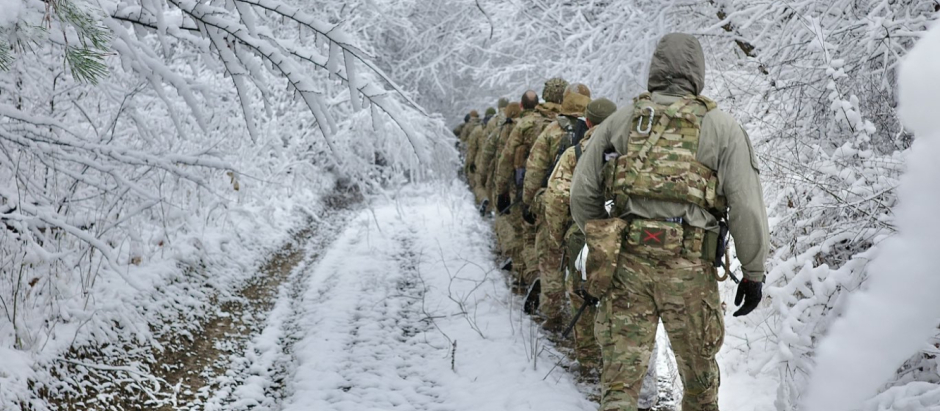 Soldados en medio de la nieve ucrania