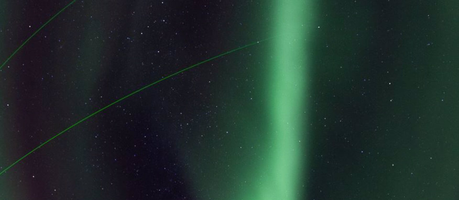 Trayectoria de los cohetes hacia la aurora boreal