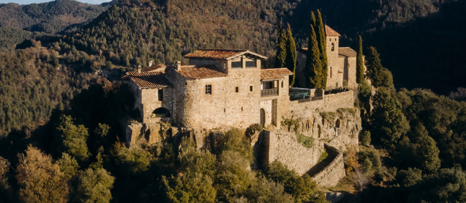 Castillo medieval en Llaes, Cataluña