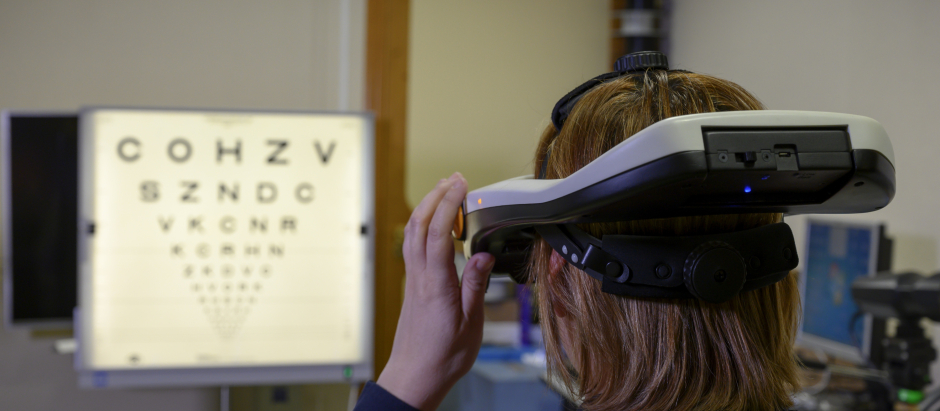 El simulador SimVis Gekko puede mostrarle al paciente cómo va a ser su visión una vez sea operado