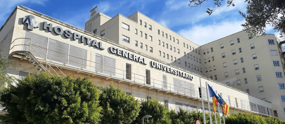 Fachada del Hospital General Universitario Doctor Balmis, en Alicante.