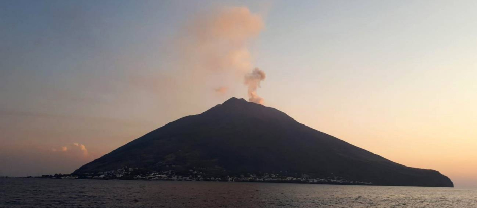 Imagen de archivo del volcán Estrómboli, en Italia