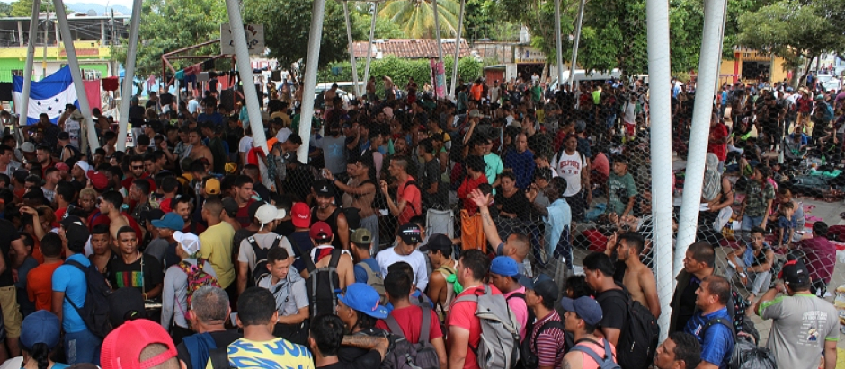 Caravana-de-15.000-migrantes-supera-primer-dia-buscando-regularse-en-Mexico_68317758