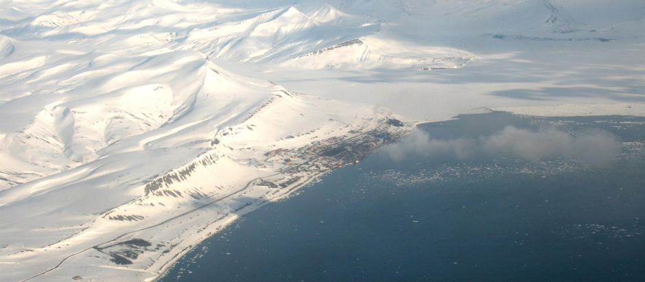 Fotografía aérea de una zona costera de las Islas Svalbard