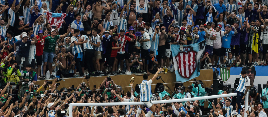 Miles de argentinos celebraron en la grada del Estadio de Lusail el Mundial conseguido en Qatar